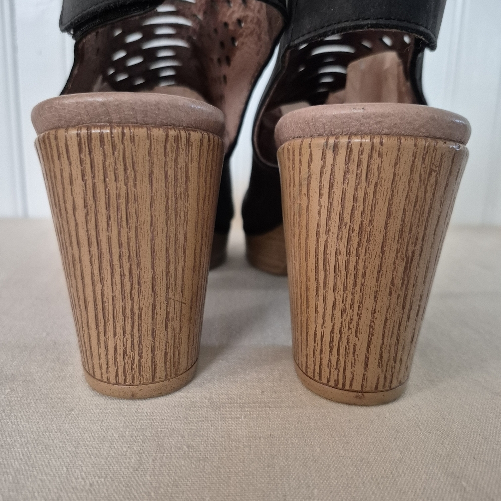 Dansko Danae Peeptoe Platform Sandal Black Laser Cut Leather Chunky Heel 7.5 - 8 - Picture 7 of 16